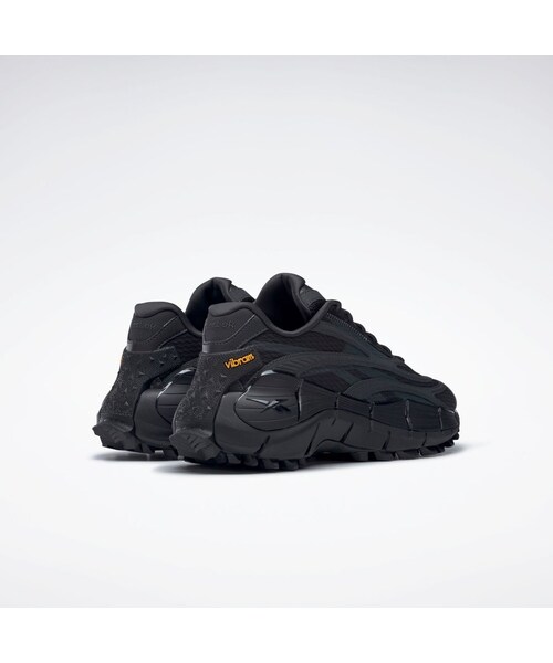 Reebok(リーボック)の「ジグ キネティカ 2.5 / Zig Kinetica 2.5X (ブラック)(シューズ・ブラック・225 (22.5cm)/230 (23.0cm)/235 (23.5cm)/240 (24.0cm)/245 (24.5cm)/250 (25.0cm)/255 (25.5cm)/260 (26.0cm)/265 (26.5cm)/270 (27.0cm)/275 (27.5cm)/280 (28.0cm)/285 (28.5cm)/290 (29.0cm)/295 (29.5cm)/300 (30.0cm)/310 (31.0cm))」の4枚目の写真