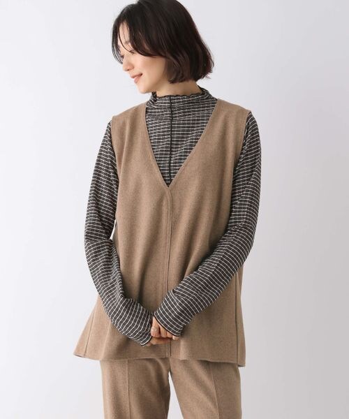 LEPSIM(レプシィム)の「Vネックプルオーバーベスト(トップス・レディース・キナリ08/モカ53・FREE SIZE)」の2枚目の写真