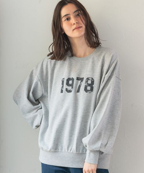 LEPSIM(レプシィム)の「アソートロゴスウェット(トップス・レディース・オフホワイト05/グレー12/ボルドー35/ネイビー89・FREE SIZE)」の5枚目の写真