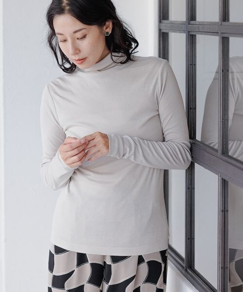 LEPSIM（レプシィム）の「フライスインナータートル（トップス・レディース・オフホワイト05/ブラック09/グレージュ13/キャメル53/グリーン73・FREE SIZE）」の3枚目の写真