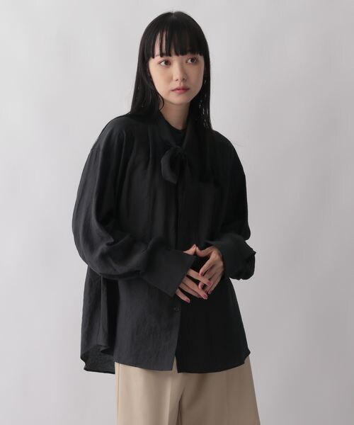 LOWRYS FARM（ローリーズファーム）の「ボウタイブラウス（トップス・レディース・アイボリー08/グレー18/ブルー85・F）」の2枚目の写真