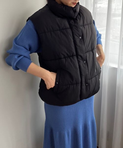 LOWRYS FARM（ローリーズファーム）の「エアサーマルスタンドベスト（ジャケット/アウター・レディース・アイボリー08/ブラック09・F）」の2枚目の写真