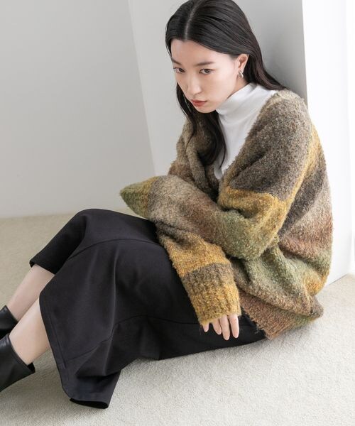 LOWRYS FARM（ローリーズファーム）の「グラデーションカーディガンロングスリーブ（トップス・レディース・ブラック09/ピンク25/イエロー65・フリーサイズ）」の6枚目の写真