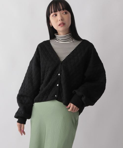 LOWRYS FARM(ローリーズファーム)の「キルトカーディガン(トップス・レディース・ホワイト05/ブラック09/グリーン75・F)」の2枚目の写真