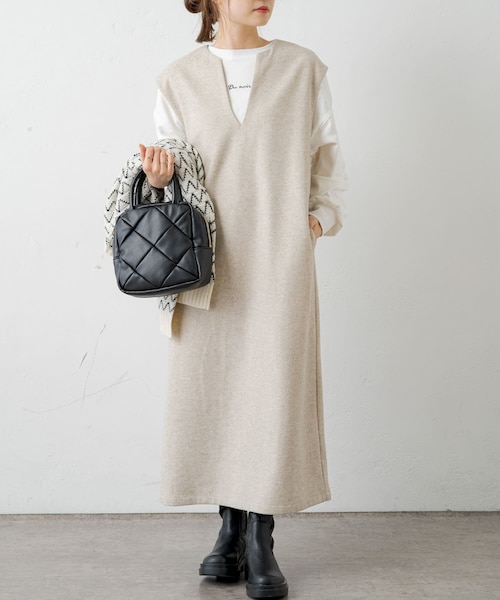 PUAL CE CIN(ピュアルセシン)の「圧縮ニットジャージーキーネックジャンパースカート(ワンピース・レディース・ベージュ/ブラック・FREE)」の1枚目の写真