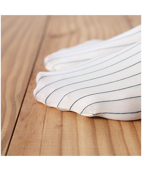 靴下屋（クツシタヤ）の「ピンストライプタイツ（タイツ・レディース・オフホワイト×クロ/チャコール×クロ・M～L）」の9枚目の写真