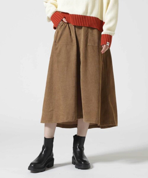 AVIREX（アヴィレックス）の「CORDUROY NARROW RIBS SKIRT/ コーデュロイ ナローリブスカート（スカート・ベージュ/チャコール/バーガンディ・F）」の5枚目の写真
