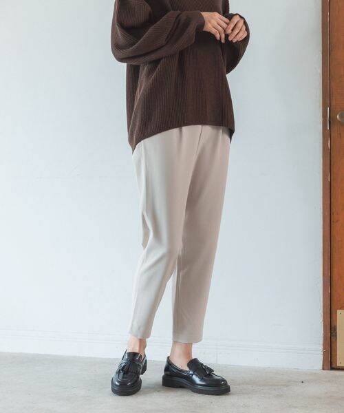 LEPSIM(レプシィム)の「ハタラク7DAYSテーパードパンツ 2022冬(パンツ・レディース・ブラック09/グレージュ13/レッド38/ブルーグリーン75/ブルー(WEB限定)・SS/S/M/L/LL【WEB限定】)」の2枚目の写真