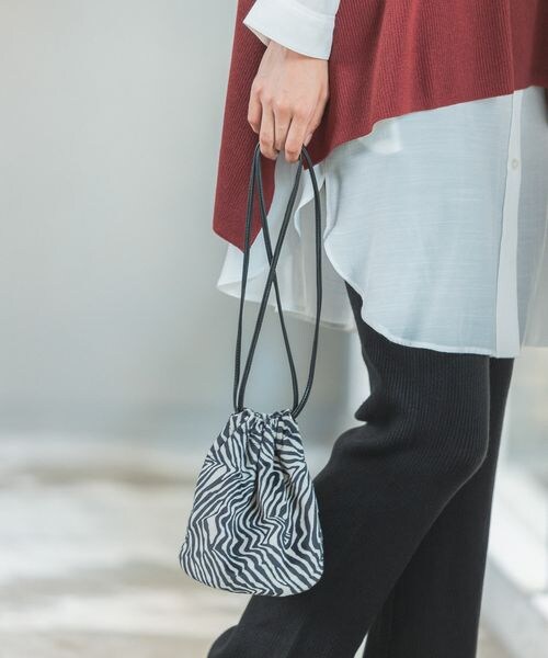 LEPSIM（レプシィム）の「アソート巾着バッグ（バッグ・レディース・ゼブラ01/アイボリー08/ブルー85・ONE SIZE）」の4枚目の写真