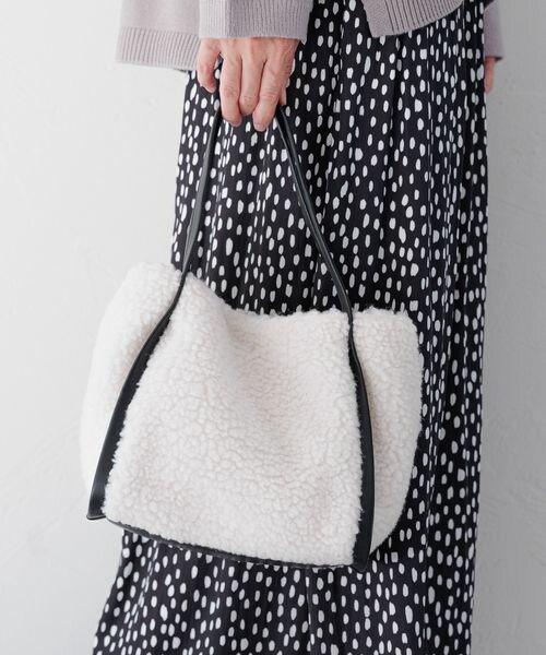 LEPSIM（レプシィム）の「ボアソフト2WAYバッグ（バッグ・レディース・アイボリー08/プラック09/グレージュ51・ONE SIZE）」の5枚目の写真