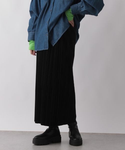 LOWRYS FARM（ローリーズファーム）の「ベロアプリーツタイトスカート（スカート・レディース・アイボリー08/ブラック09/ベージュ52・FREE/WEB限定ロング丈）」の2枚目の写真