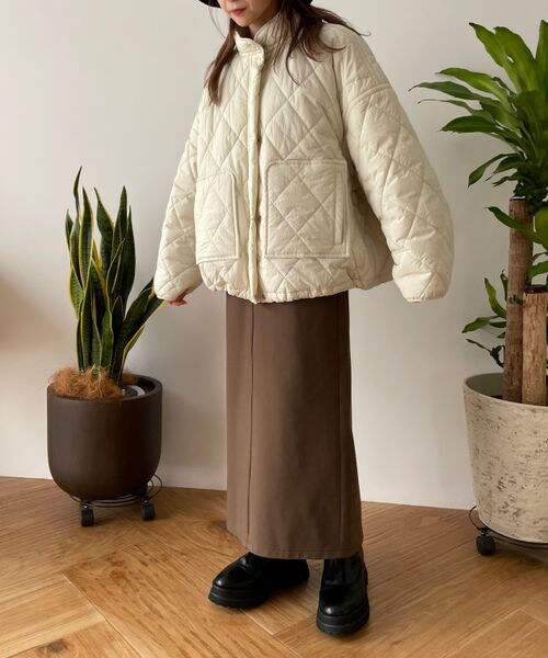 LOWRYS FARM（ローリーズファーム）の「ナカワタショートブルゾン（ジャケット/アウター・レディース・アイボリー08/ブラック09/ブルー85・F）」の4枚目の写真