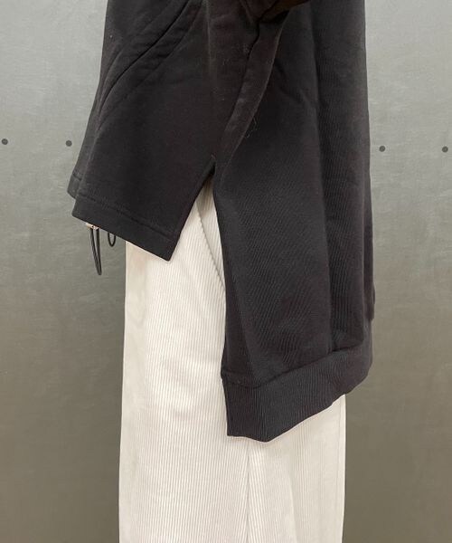 PAGEBOY（ページボーイ）の「ドロスト裏毛プルオーバー（トップス・レディース・オフホワイト05/ブラック09/ブラウン58・F）」の18枚目の写真