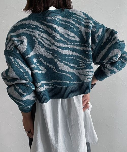 PAGEBOY（ページボーイ）の「ボクシーショートニット（トップス・レディース・オフホワイト05/ブラック09/柄ブラック10/柄ターコイズ79/ブルー85・F）」の17枚目の写真