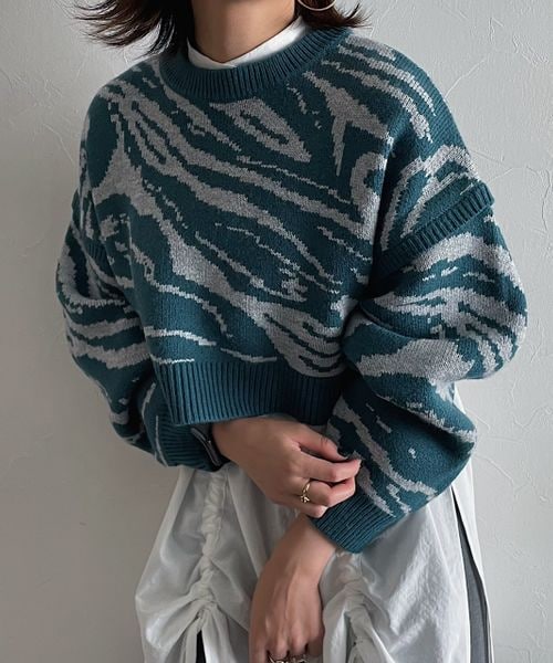 PAGEBOY（ページボーイ）の「ボクシーショートニット（トップス・レディース・オフホワイト05/ブラック09/柄ブラック10/柄ターコイズ79/ブルー85・F）」の16枚目の写真