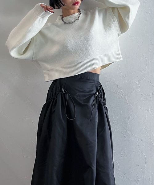 PAGEBOY（ページボーイ）の「ボクシーショートニット（トップス・レディース・オフホワイト05/ブラック09/柄ブラック10/柄ターコイズ79/ブルー85・F）」の6枚目の写真