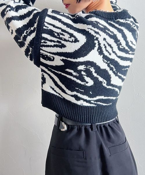 PAGEBOY（ページボーイ）の「ボクシーショートニット（トップス・レディース・オフホワイト05/ブラック09/柄ブラック10/柄ターコイズ79/ブルー85・F）」の14枚目の写真