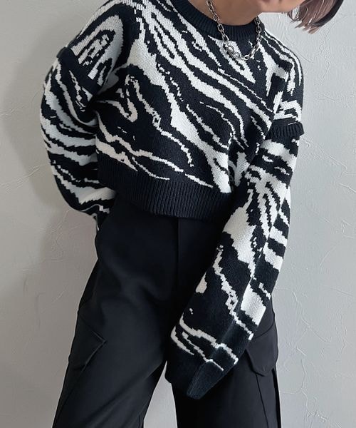 PAGEBOY（ページボーイ）の「ボクシーショートニット（トップス・レディース・オフホワイト05/ブラック09/柄ブラック10/柄ターコイズ79/ブルー85・F）」の13枚目の写真