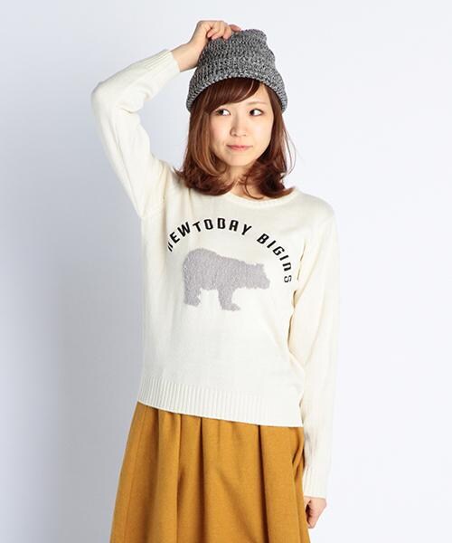 RAY CASSIN（レイカズン）の「クマ柄プルオーバーニット（トップス・レディース・ネイビー/グレー/オフシロ・FREE）」の3枚目の写真