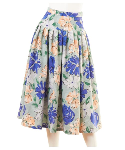 LILY BROWN（リリーブラウン）の「大花柄フレアースカート（膝丈スカート・レディース・OWHT/BLU/NVY・F）」の2枚目の写真