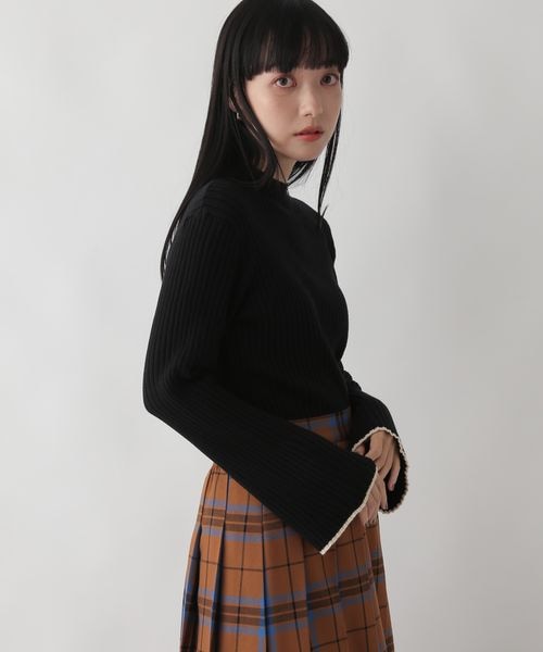 LOWRYS FARM（ローリーズファーム）の「配色フレアスリーブロングスリーブ（トップス・レディース・オフ05/アイボリー08/ブラック09/グレー12・フリー）」の11枚目の写真