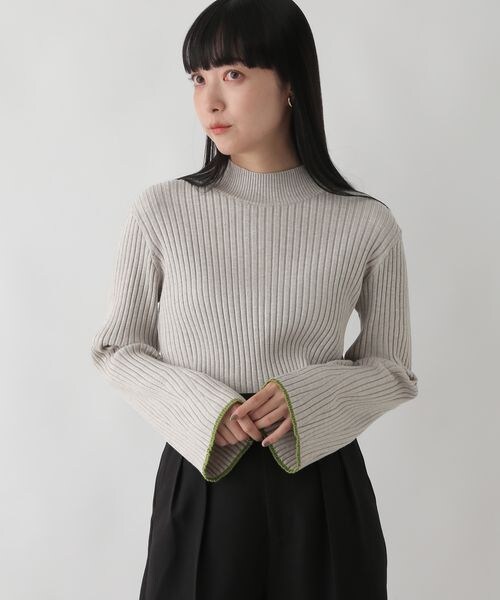 LOWRYS FARM（ローリーズファーム）の「配色フレアスリーブロングスリーブ（トップス・レディース・オフ05/アイボリー08/ブラック09/グレー12・フリー）」の12枚目の写真