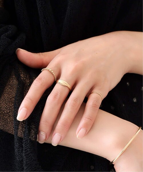 Lilas(リラ)の「《予約》グラデーションボールテクスチャーリング K10(腕時計・ゴールド/(090)/7/残り1点/フリー/11/13/残り2点/15)」の3枚目の写真