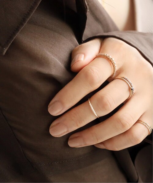 Lilas(リラ)の「《予約》グラデーションボールテクスチャーリング K10(腕時計・ゴールド/(090)/7/残り1点/フリー/11/13/残り2点/15)」の4枚目の写真