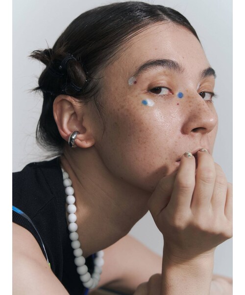 UN3D.(アンスリード)の「OVAL EARCUFFS SLV925 S(ピアス(両耳用)・ゴールド/シルバー・F)」の4枚目の写真