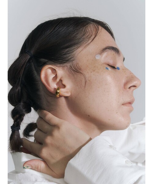 UN3D.(アンスリード)の「OVAL EARCUFFS SLV925 S(ピアス(両耳用)・ゴールド/シルバー・F)」の5枚目の写真