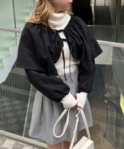 one after another NICE CLAUP(ワンアフターアナザーナイスクラップ)の「ボレロSETハイネックニット(シャツ/ブラウス・レディース・オフホワイト/アイボリー/ブラック・0)」の2枚目の写真