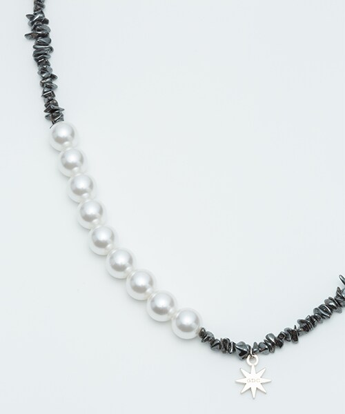 GDC（ジーディーシー）の「HEMATITE PEARL NECKLACE（アクセサリー・メンズ・WHITE/BLACK・FREE）」の2枚目の写真