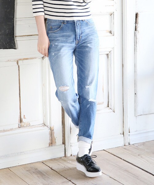 LOWRYS FARM(ローリーズファーム)の「☆WEB先行予約アイテム☆CONEクラッシュデニムパンツ(パンツ・レディース・オフ/ライトブルー・S/M/L)」の2枚目の写真