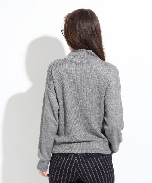 LOWRYS FARM（ローリーズファーム）の「カワリアミスタンドプルオーバーロングスリーブ（トップス・レディース・オフ/ブラック/オフ×ブラック/グレー/バーガンディ・Ｍ/Ｌ）」の7枚目の写真