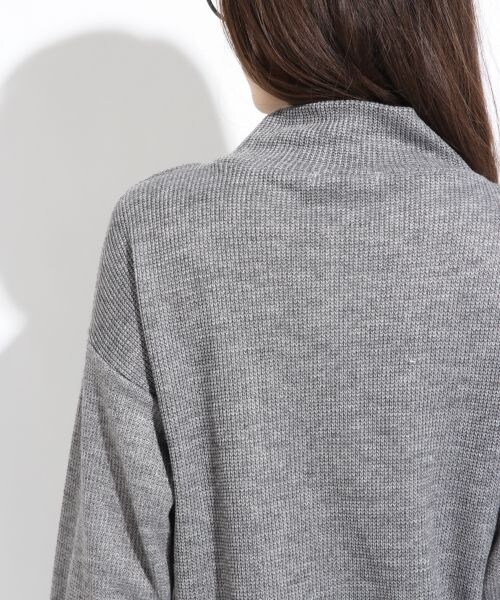 LOWRYS FARM（ローリーズファーム）の「カワリアミスタンドプルオーバーロングスリーブ（トップス・レディース・オフ/ブラック/オフ×ブラック/グレー/バーガンディ・Ｍ/Ｌ）」の14枚目の写真