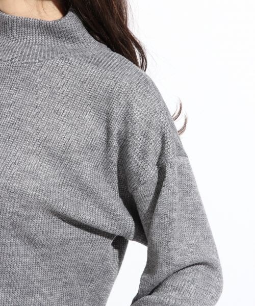 LOWRYS FARM（ローリーズファーム）の「カワリアミスタンドプルオーバーロングスリーブ（トップス・レディース・オフ/ブラック/オフ×ブラック/グレー/バーガンディ・Ｍ/Ｌ）」の9枚目の写真