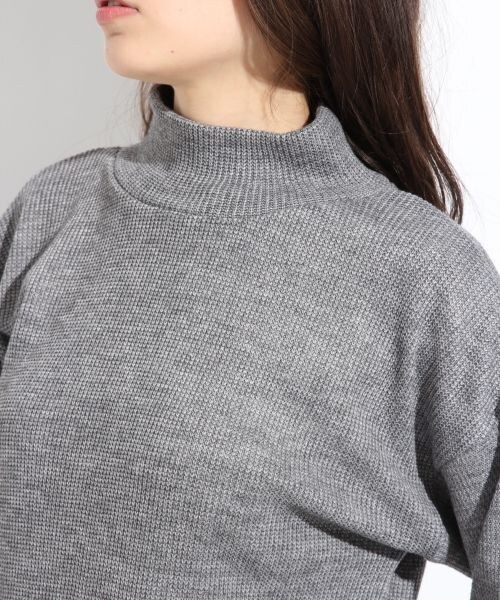 LOWRYS FARM（ローリーズファーム）の「カワリアミスタンドプルオーバーロングスリーブ（トップス・レディース・オフ/ブラック/オフ×ブラック/グレー/バーガンディ・Ｍ/Ｌ）」の8枚目の写真