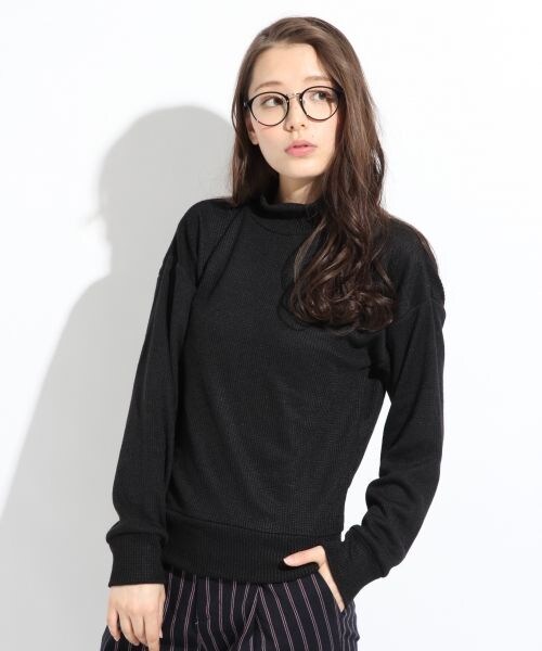 LOWRYS FARM（ローリーズファーム）の「カワリアミスタンドプルオーバーロングスリーブ（トップス・レディース・オフ/ブラック/オフ×ブラック/グレー/バーガンディ・Ｍ/Ｌ）」の2枚目の写真