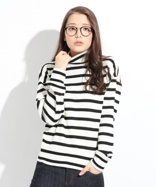 LOWRYS FARM（ローリーズファーム）の「カワリアミスタンドプルオーバーロングスリーブ（トップス・レディース・オフ/ブラック/オフ×ブラック/グレー/バーガンディ・Ｍ/Ｌ）」の3枚目の写真