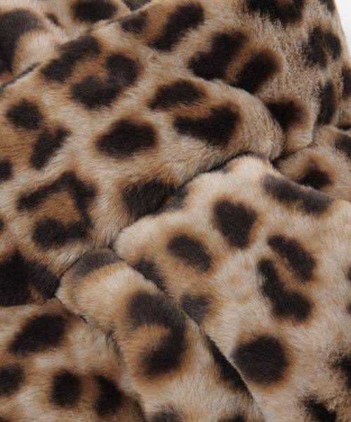 LEPSIM（レプシィム）の「フェイクファーサシコミマフラー（ファッション雑貨・レディース・ライトベージュ51/レオパード58・ONE SIZE）」の6枚目の写真