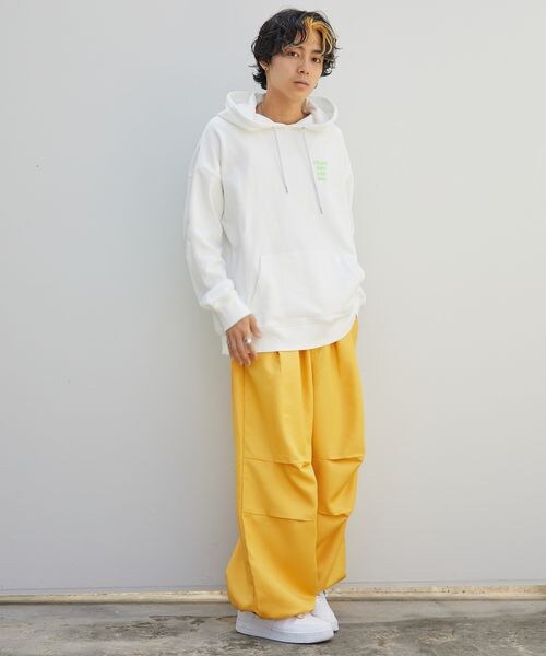 PAGEBOY(ページボーイ)の「カラーロゴフーディ(トップス・レディース・オフホワイト05/ネイビー88・M/L)」の7枚目の写真