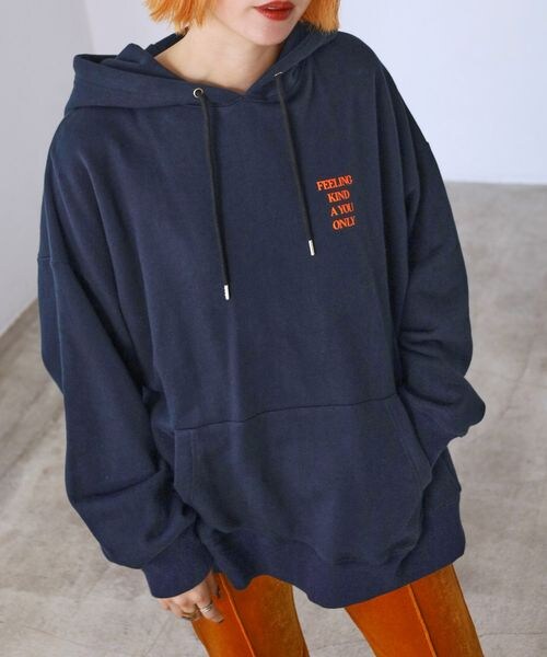PAGEBOY(ページボーイ)の「カラーロゴフーディ(トップス・レディース・オフホワイト05/ネイビー88・M/L)」の9枚目の写真