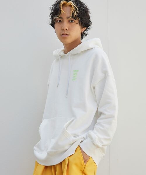 PAGEBOY(ページボーイ)の「カラーロゴフーディ(トップス・レディース・オフホワイト05/ネイビー88・M/L)」の6枚目の写真