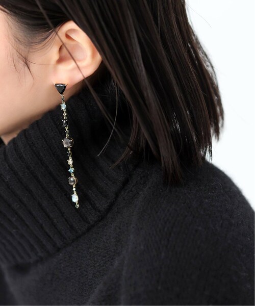 Lilas(リラ)の「《予約》ダークトーンマルチストーンピアスK10(片耳)(腕時計・ゴールド/(090)/フリー/残り2点)」の2枚目の写真