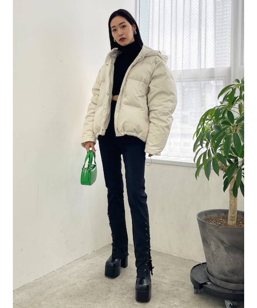 EMODA(エモダ)の「ヘムレースアップハイウエストパギンス(デニムパンツ・インディゴ/ブラック・S/M/XS)」の9枚目の写真