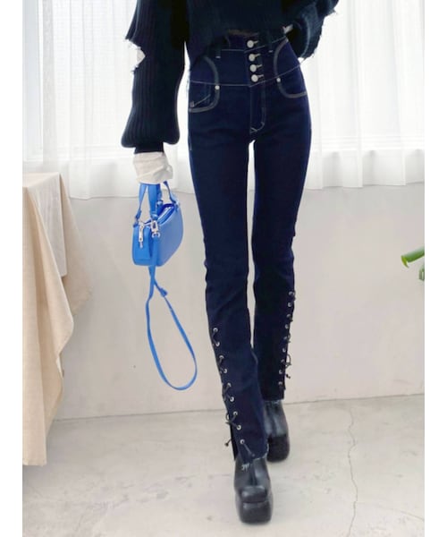 EMODA(エモダ)の「ヘムレースアップハイウエストパギンス(デニムパンツ・インディゴ/ブラック・S/M/XS)」の3枚目の写真