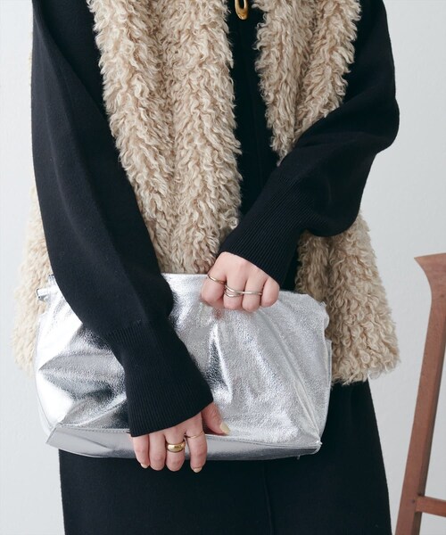 natural couture（ナチュラルクチュール）の「ドロストクラッチバッグ（クラッチバッグ・レディース・シルバー/ブラック・FREE）」の2枚目の写真