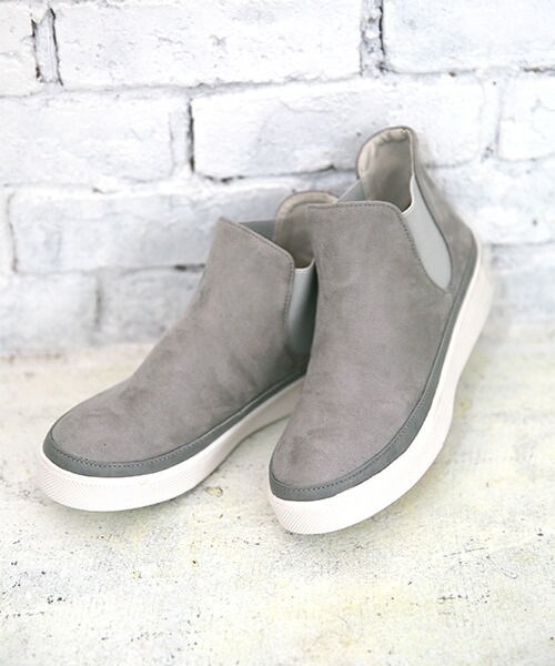 GLOBAL WORK（グローバルワーク）の「【WEB限定先行予約】ハイカットスリッポンSS（シューズ・レディース・ホワイト(キャンバス)05/ブラック(フェイクスエード)09/ブラック(キャンバス)10/グレー(フェイクスエード)18/カモフラ(フェイクスエード)75・Ｓ(22-22.5cm)/Ｍ(23-23.5cm)/Ｌ（24-24.5cm））」の4枚目の写真