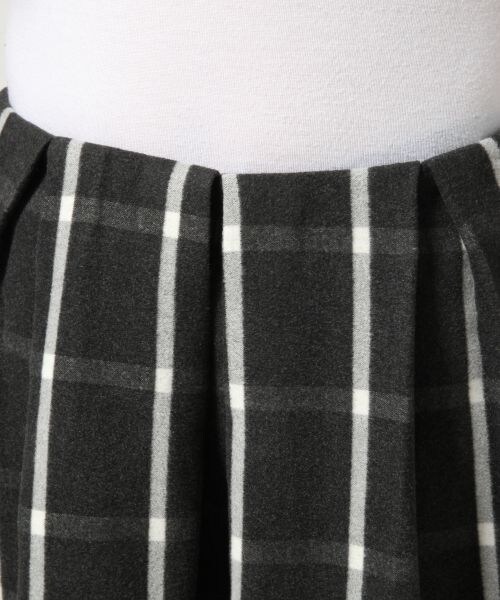 LEPSIM（レプシィム）の「【NEW ARRIVAL】ＴＲモッサガラショートパンツ（パンツ・レディース・ホワイト/チャコールグレー/ネイビー・Ｍ/Ｌ）」の9枚目の写真