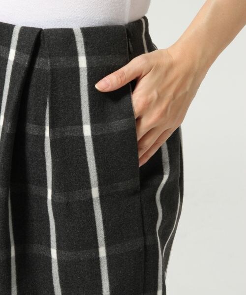 LEPSIM（レプシィム）の「【NEW ARRIVAL】ＴＲモッサガラショートパンツ（パンツ・レディース・ホワイト/チャコールグレー/ネイビー・Ｍ/Ｌ）」の10枚目の写真